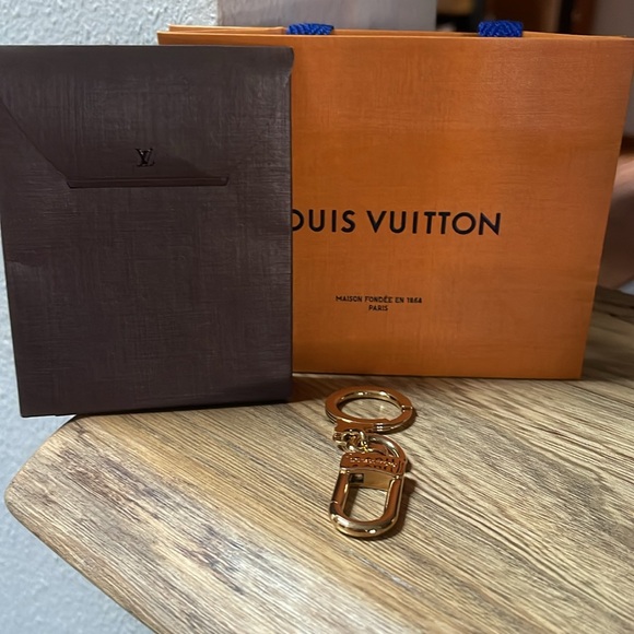 NEW Authentic Louis Vuitton Anokre Key Chain & Louis Vuitton Box Case - Picture 12 of 15